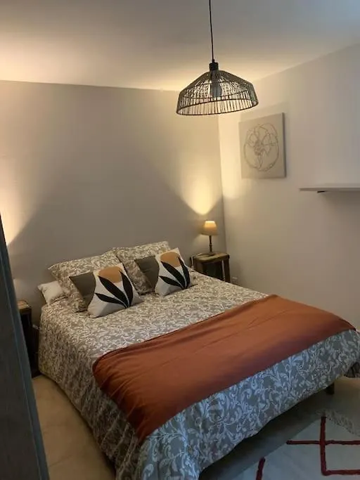 Plan-dʼOrgon Location Maison Provencale 0*,